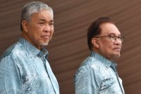 Datuk Seri Dr Ahmad Zahid Hamidi bukan orang asing kepada Anwar. Gambar fail Jabatan Penerangan Malaysia