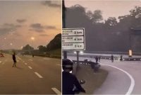 Beberapa individu dilihat menutup laluan Lebuhraya Linkedua. - Foto tular