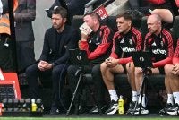 Carrick (kiri) mahu para pemain United segera memahami kelemahan dan memperbaikinya. Foto AFP.
