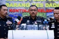 Mohd Yusoff (tengah) semasa sidang akhbar Pelupusan Barang Kes Melibatkan Dadah di IPK Kelantan pada Ahad.