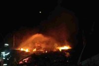 Anggota bomba memadam kebakaran sebuah rumah dalam kejadian di Kampung Parit Kerimum Darat, Parit Kerimun, Pontian. Foto JBPM Johor