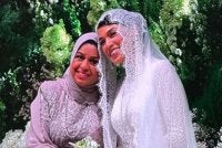 Shahrizat (kiri) bersama anak perempuannya, Izzana yang selamat diijabkabul dengan pasangannya pada Ahad. Foto: Instagram ShahrizatJalil