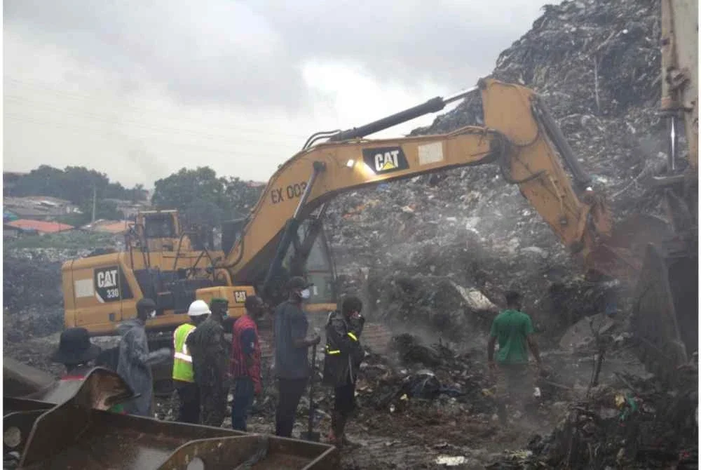 Timbunan sampah runtuh, ragut 30 nyawa