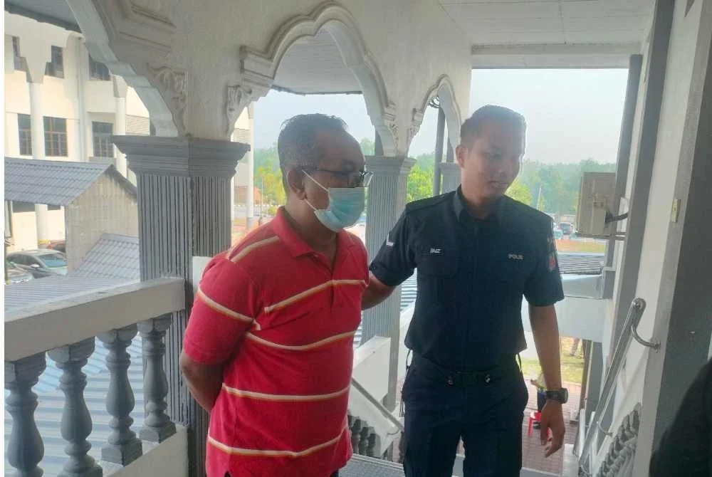 Tertuduh, Muhamad Fadzli Wahab, 48, ketika dihadapkan ke Majistret Sungai Petani pada Isnin.