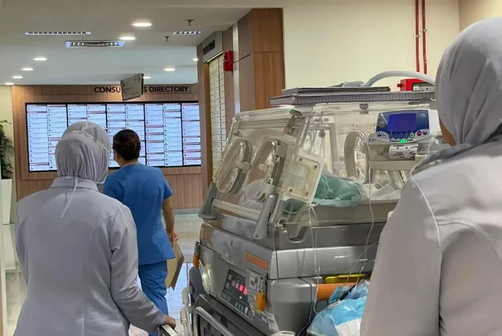 Areeq Zayyan kini dirawat di NICU Hospital Seberang Jaya.