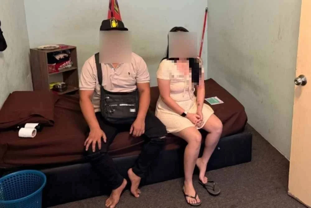 Antara warga asing yang ditahan dalam serbuan JIM di Seremban pada Ahad.