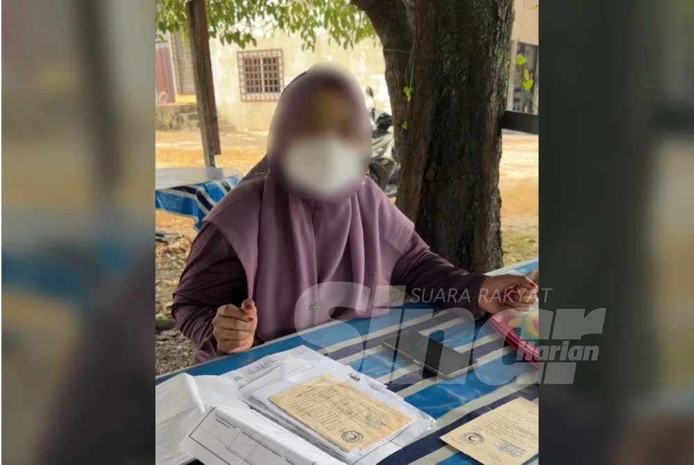 Ibu mangsa yang menunjukkan kad-kad rawatan susulan mangsa di hospital akibat daripada kejadian itu. Foto SINAR HARIAN/ ADILA SHARINNI WAHID