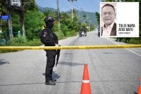 Tentera Thailand mengawal sebuah sekatan jalan raya di daerah Cho Airong, susulan puluhan serangan menggunakan bahan mudah terbakar yang dilakukan secara terancang di kawasan selatan Thailand. Foto AFP