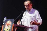 Anwar berucap pada Majlis Perasmian Menara Finas Damansara hari ini. Foto: Bernama
