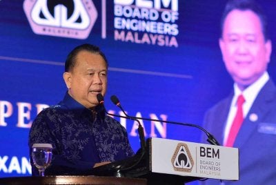 Alexander ketika berucap merasmikan Majlis Anugerah Kejuruteraan dan Penghargaan Lembaga Jurutera Malaysia 2026 pada Ahad.