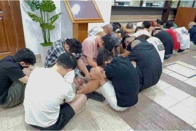20 lelaki warga China direman empat hari bagi membantu siasatan berhubung Love Scam.