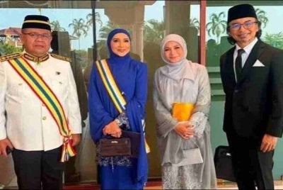 Penyanyi terkenal, Ziana Zain kini bergelar Datuk selepas menerima Darjah Pangkuan Seri Melaka (D.P.S.M.) sempena sambutan Hari Jadi Yang di-Pertua Negeri Melaka ke-77, Tun Mohd Ali Mohd Rustam.