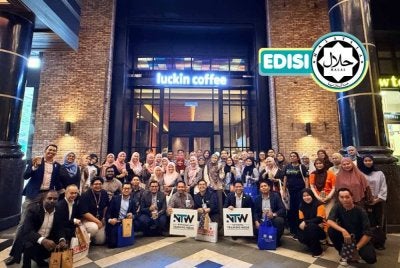 PESERTA program turut dibawa melawat premis Luckin Coffee di Menara Hextar, Petaling Jaya.