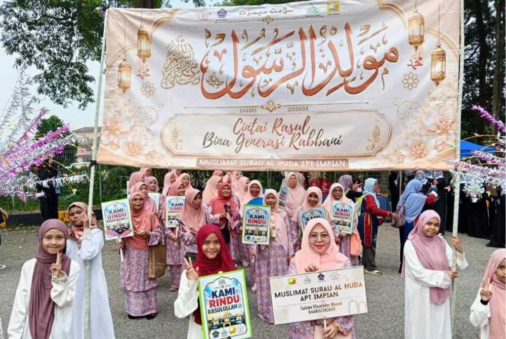 Peserta bersiap sedia untuk melakukan Perarakan Pendakian Aqabah.