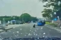 Rakaman dipercayai daripada video papan pemuka sebuah kenderaan yang melalui lokasi kejadian pada Selasa.