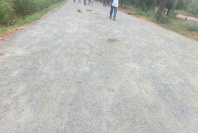 Jalan sepanjang 1.1km yang masih tidak diturap. FOTO: Republic of Uganda Ministry Of Local Government.