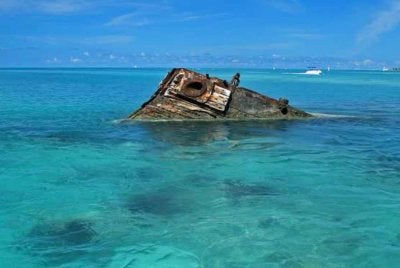 Dikisahkan bahawa di Tiga Segi Bermuda terdapat kerajaan makhluk asing atau UFO.