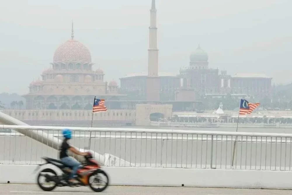 Sebanyak 29 kawasan di seluruh negara merekodkan bacaan IPU pada tahap tidak sihat setakat 2 petang semalam.