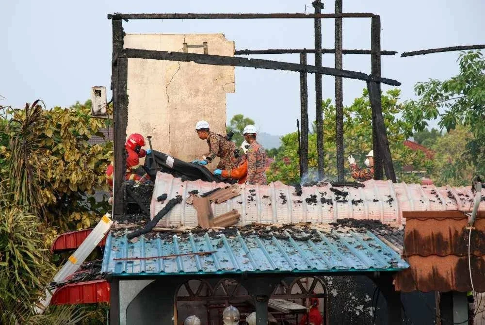Bomba masih menyiasat punca kebakaran rumah berkenaan.
