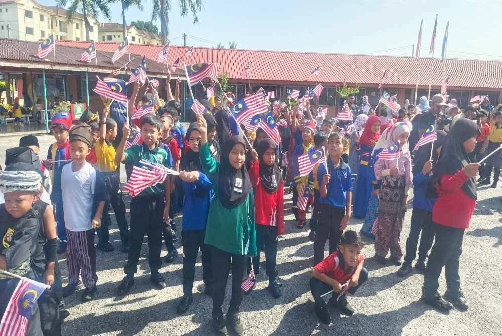 Sambutan Pra Ambang Kemerdekaan Hari Kebangsaan serta peluncuran bendera gergasi Jalur Gemilang di SK Bohor pada Rabu.