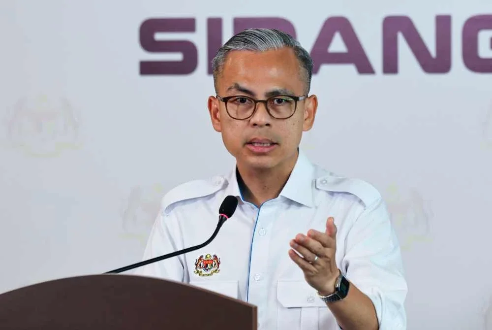 Fahmi bercakap pada sidang media mingguan Kabinet di Menara Komunikasi pada Rabu. Foto Bernama