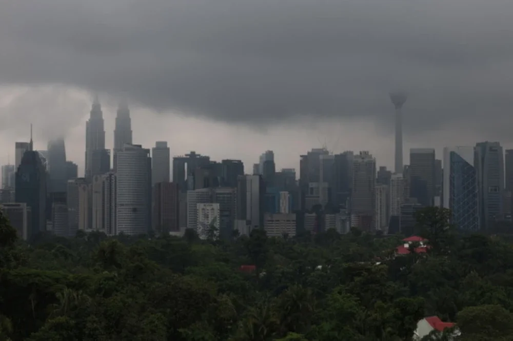 MetMalaysia mengeluarkan amaran ribut petir dan hujan lebat di 10 negeri dan ibu negara sehingga 9 malam Rabu. Gambar hiasan