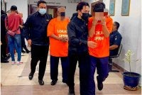 Pengerusi sebuah agensi kerajaan bergelar Datuk dibebaskan dengan jaminan RM10,000 selepas selesai menjalani tempoh reman berhubung siasatan dakwaan salah guna kuasa membabitkan urusan tanah milik agensi kerajaan.