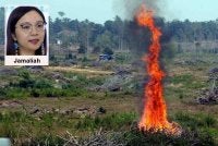 Selangor mengenakan denda sehingga RM1 juta terhadap individu yang melakukan pembakaran terbuka susulan keadaan jerebu dan kualiti udara semakin merosot. - Gambar hiasan