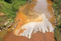 Sungai di Taman Desaru Utama bertukar warna disyaki akibat pembuangan sisa toksik