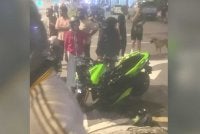 Tangkap layar rakaman video tular memaparkan keadaan kemalangan motosikal dan sebuah kereta di Jalan Kampung Pandan pada Selasa.
