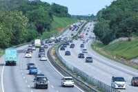 Kesesakan trafik dijangka meningkat bagi tempoh 28 Ogos hingga 31 Ogos serta 4 September hingga 7 September berikutan ramai pengguna mengambil peluang memanfaatkan cuti umum dan cuti sekolah untuk membuat perjalanan. Foto fail Bernama 