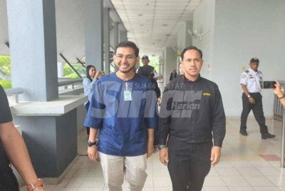 Abdullah dibawa SPRM untuk membayar jaminan