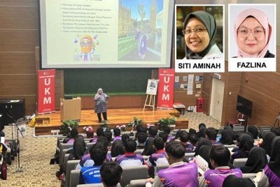 Ceramah kerjaya dalam bidang sains oleh Dr. Siti Aminah. 