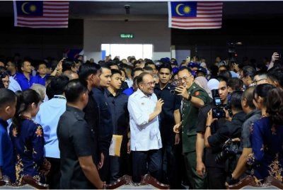 Anwar ketika hadir ke Majlis Peluncuran Sambutan Ulang Tahun ke-80 TM di Universiti Multimedia (MMU) hari ini - Foto: Bernama
