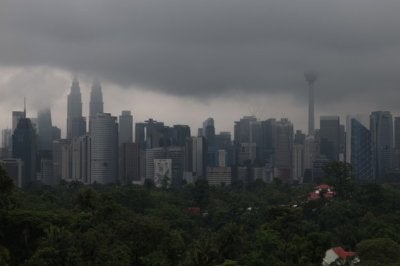 MetMalaysia mengeluarkan amaran ribut petir dan hujan lebat di 10 negeri dan ibu negara sehingga 9 malam Rabu. Gambar hiasan