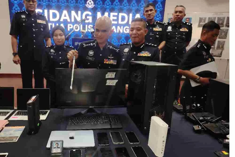 Shazeli Kahar berkata, lima kediaman dijadikan sebagai pusat panggilan (calling centre) diserbu