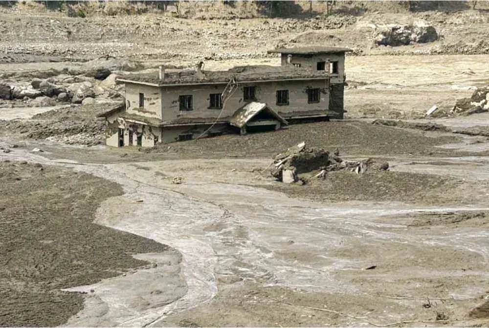 Banjir Nepal: 17 Rakyat Malaysia laksana upacara keagamaan di Gunung Kailash tidak dapat dihubungi Banjir Nepal: 17 Rakyat Malaysia laksana upacara keagamaan di Gunung Kailash tidak dapat dihubungi