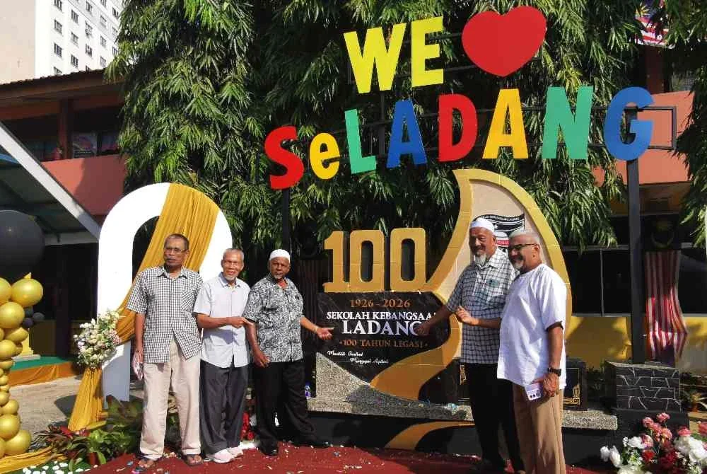 Antara alumni SK Ladang yang kembali ke sekolah tersebut bagi meraikan sambutan 100 tahun dan legasi SK Ladang pada Khamis.