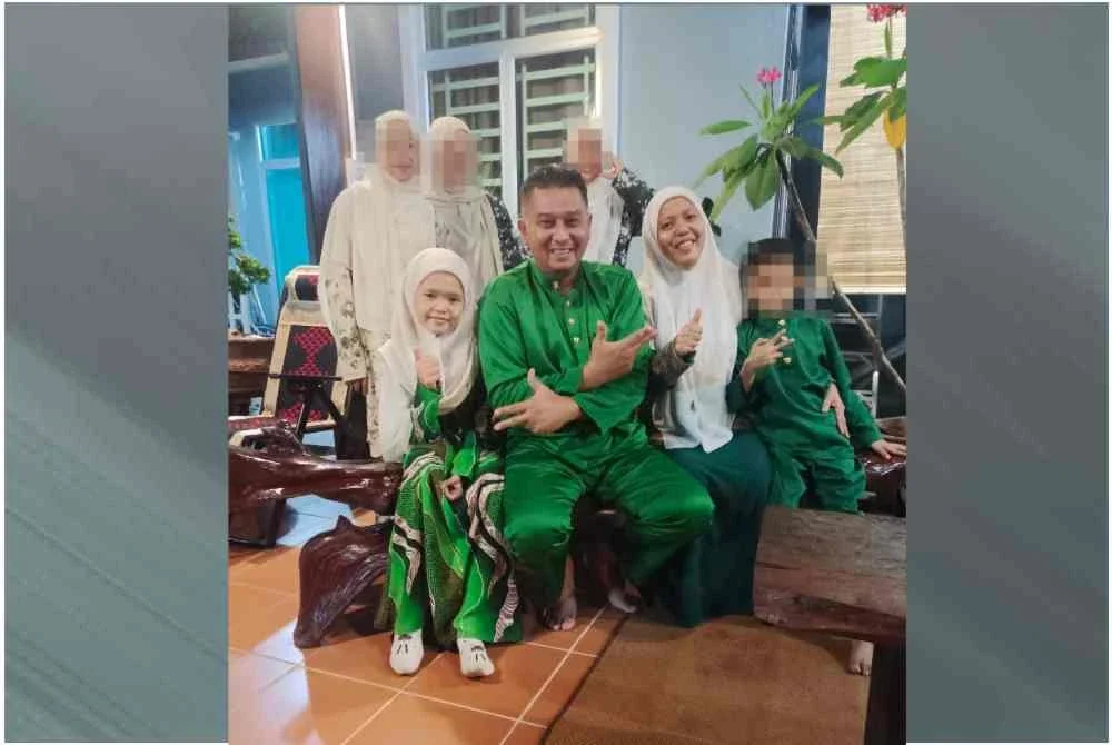 Allahyarhamah Nur Qaira Alisha bersama ahli keluarga tercinta.