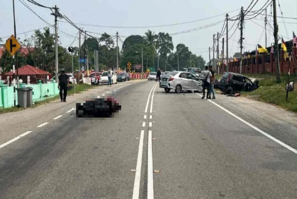 Dalam kejadian kira-kira pukul 3.15 petang itu, mangsa (Muhammad Alif) menunggang skuter Yamaha Xmax bersama isterinya (Noor Azilah Hanim) sebagai pembonceng.