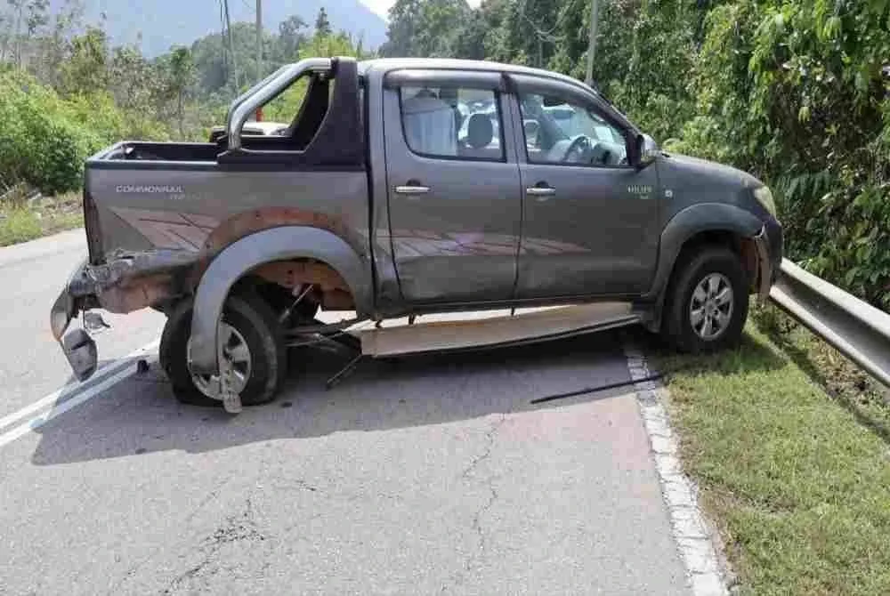 Toyota Hilux yang turut terlibat dalam kemalangan di Gua Musang. Foto: PDRM
