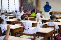 Sekolah sepatutnya menjadi tempat di mana latar belakang seseorang tidak menentukan batas kehidupannya. Foto hiasan 