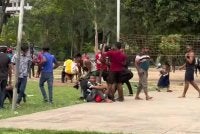 Video yang dikongsikan menerusi aplikasi Threads itu memaparkan lebih 30 individu berada di kawasan taman berkenaan pada satu-satu masa
