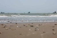 Kapal belayar di Selat Hormuz, laluan strategik yang menjadi tumpuan susulan rundingan Iran dan Oman bagi mewujudkan koridor perkapalan sementara. Foto Fail