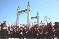 Kesemua murid bersemangat mengibarkan Jalur Gemilang sempena sambutan 100 tahun legasi SK Ladang dan kempen kibar Jalur Gemilang sempena sambutan Hari Kebangsaan pada 31 Ogos ini.