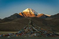 Gunung Kailash menjadi tumpuan penganut untuk menziarahinya. Foto: media sosial 