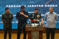 Mohd Yusri (dua dari kanan) ketika sidang akhbar pada Khamis.