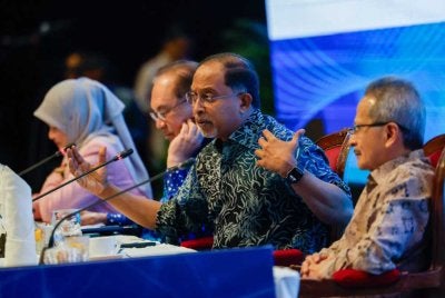 Zambry ketika menjadi panel pada Forum Ilmuwan Malaysia Madani Siri 13 yang bertemakan Pendidikan Masa Depan Negara dan AUKU di Dewan Tunku Canselor (DTC), Universiti Malaya pada Rabu. Foto Bernama