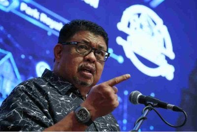 Ab Rauf berucap pada sesi taklimat pada majlis Perasmian Penutup Bengkel Penjajaran Hala Tuju Kampung Digital Negeri Melaka di sebuah hotel, pada Khamis. Foto Bernama