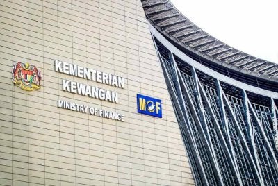 MOF)
MOF dalam kenyataan pada Khamis menegaskan, jumlah lesen dan permit perjudian yang berkuat kuasa kekal berdasarkan kelulusan lesen sedia ada sejak tahun 1990-an.